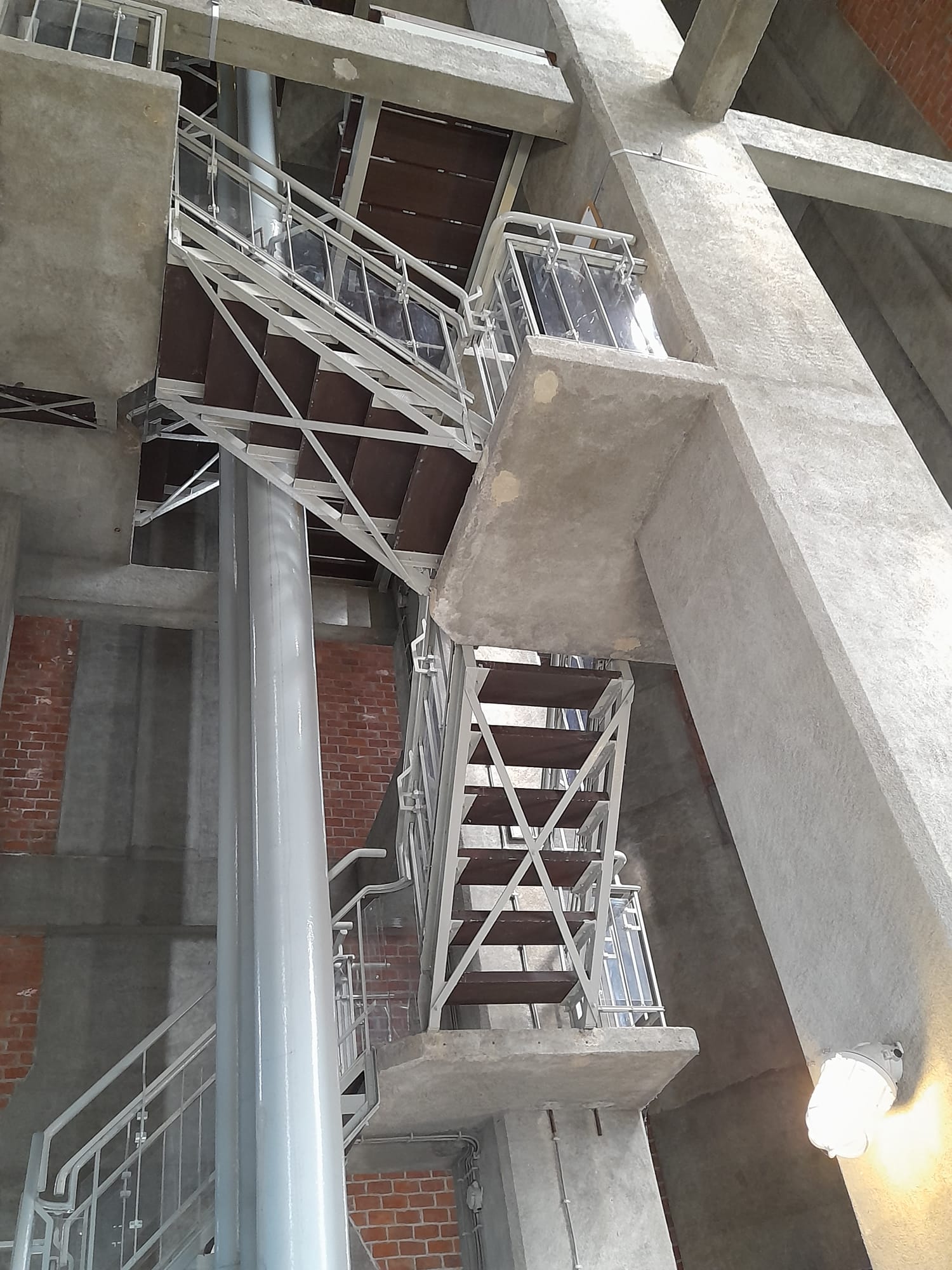 TRAPPEN VAN ONDERAF GEZIEN